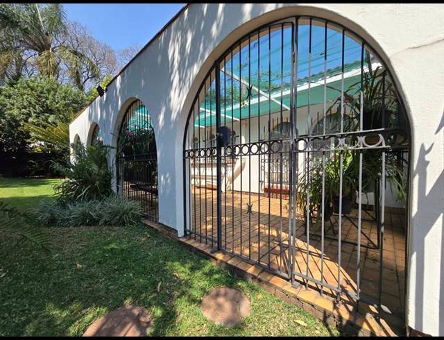 9 BEDROOM HOUSE FOR SALE IN MUCKLENEUK